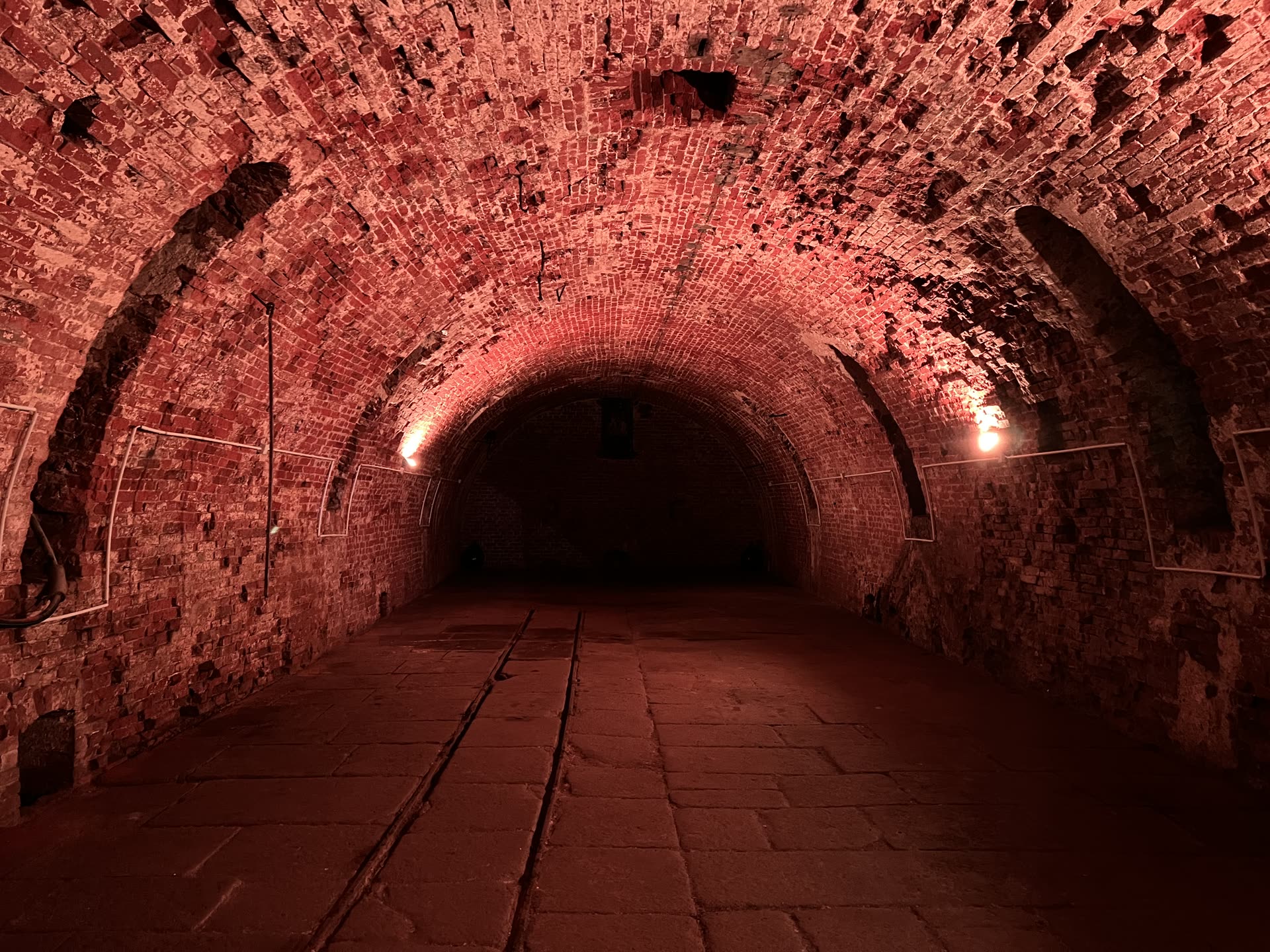 Kellerf&uuml;hrungen im historischen Tonnengew&ouml;lbe