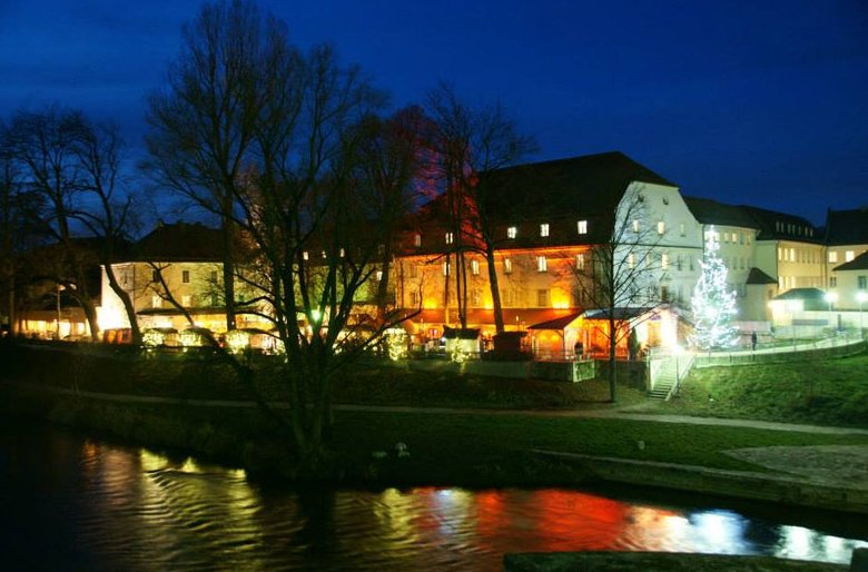 St. Katharinenspital-Stiftung bei Nacht &ndash; der Spitalkeller am Fluss